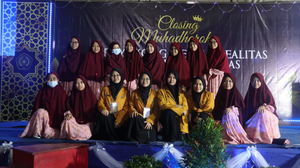 UNJUK KEBOLEHAN SANTRI DI AJANG CLOSING MUHADHOROH