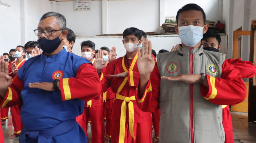 PEGANGLAH ERAT-ERAT IKRAR TAPAK SUCI
