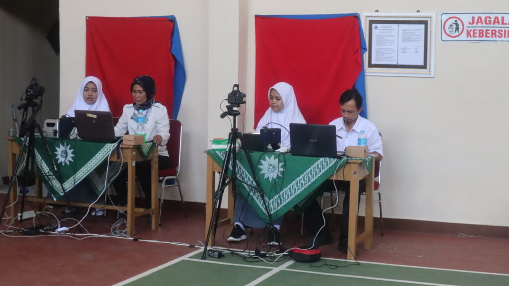 LAYANAN PEREKAMAN E-KTP BAGI PELAJAR SMA MBS ZAMZAM