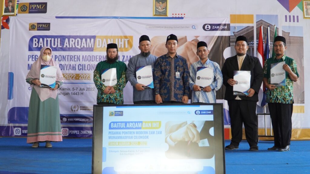 BERSINERGI MEWUJUDKAN PONTRENMU YANG BERPRESTASI