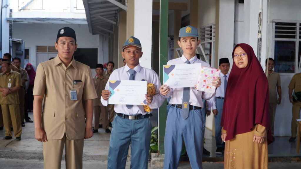 REWARD BAGI PENGUJUNG PERPUSTAKAAN PONTREN MODERN ZAM ZAM MUHAMMADIYAH