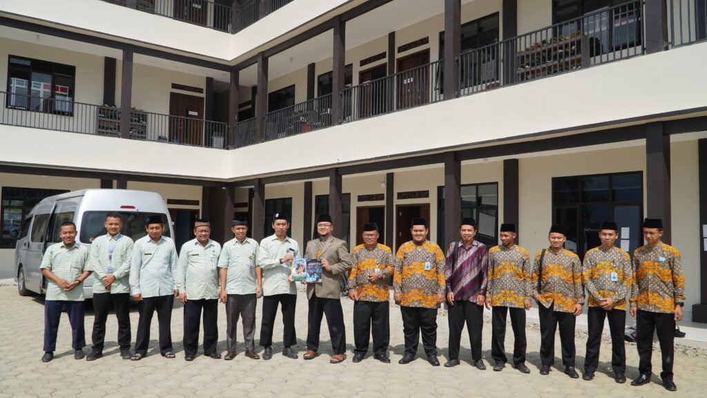 BANYAK PESANTREN STUDI BANDING KE PONTREN MODERN ZAM ZAM MUHAMMADIYAH