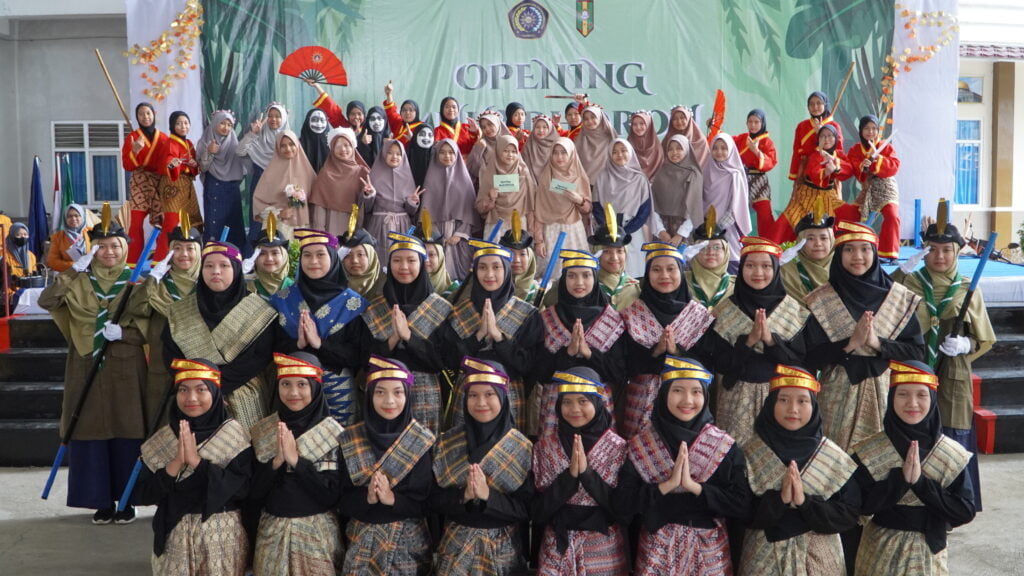 MUHADHOROH MENGASAH KEMAHIRAN SANTRI BERORASI