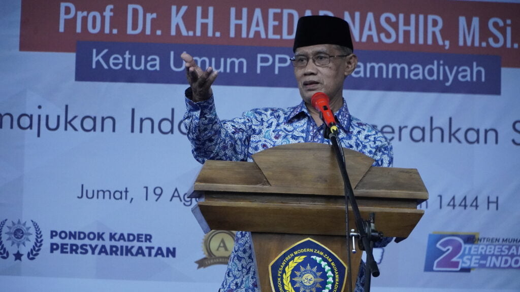 KETUM PP MUHAMMADIYAH MERESMIKAN GEDUNG ASRAMA DAN PELETAKAN BATU PERTAMA PEMBANGUNAN MASJID KH AHMAD DAHLAN PONTREN MODERN ZAM-ZAM MUHAMMADIYAH