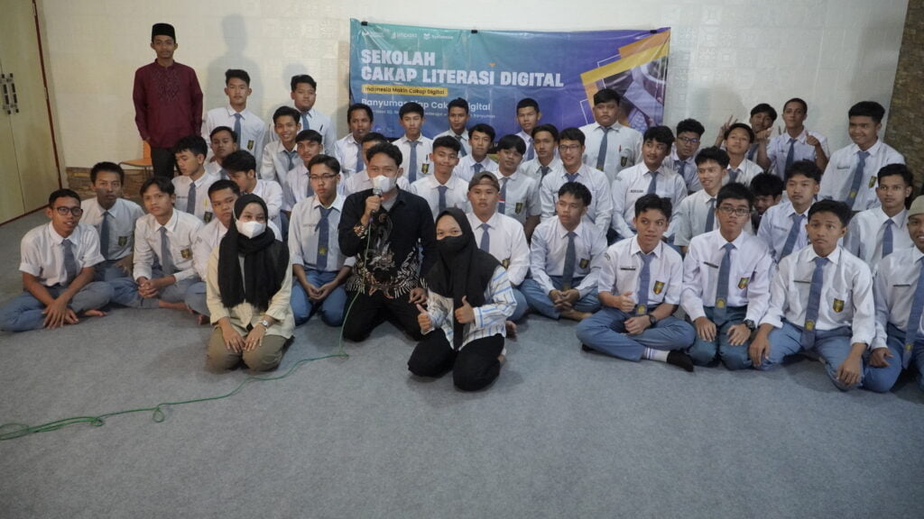 HASIL WEBINAR KOMINFO: SMA MBS ZAM-ZAM TERIMA SERTIFIKAT ‘TERLITERASI DIGITAL’