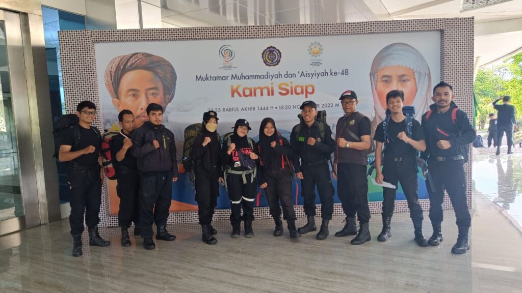 Lima Pesilat Pontren Modern Zam-Zam dan Alumni Ikut Menjadi Tim Pengamanan Muktamar ke 48 Muhammadiyah-Aisyiyah