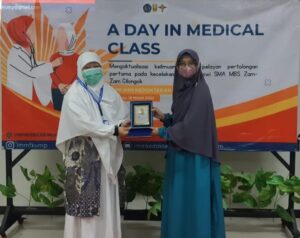 SANTRI SMA MBS ZAM-ZAM IKUTI KEGIATAN ‘A DAY IN MEDICAL CLASS’ DI FK UMP