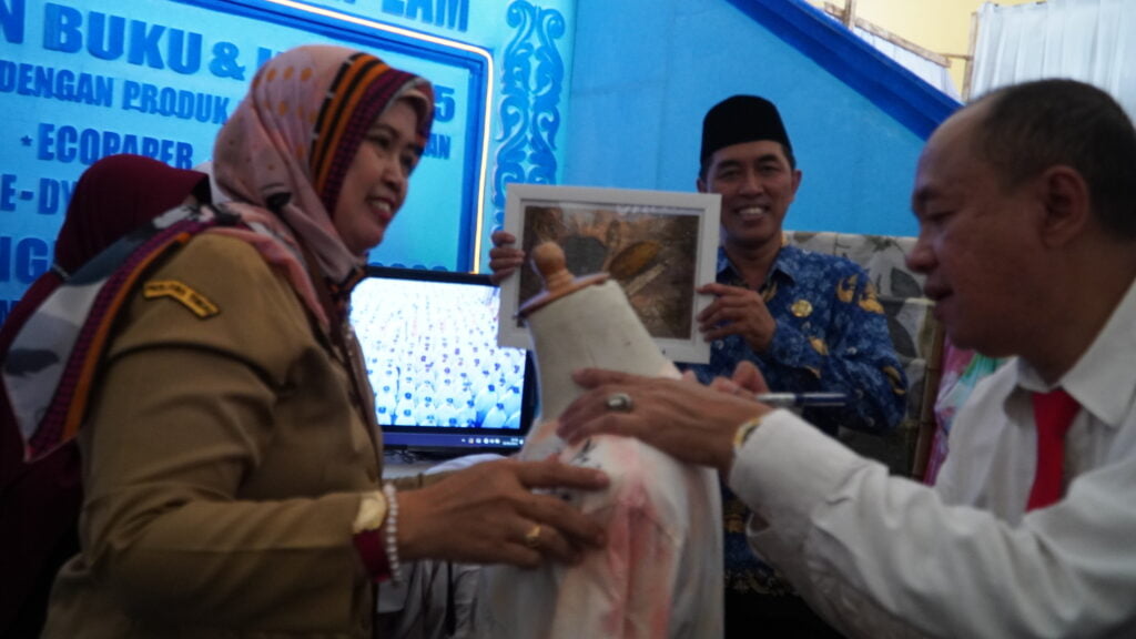 WABUP BANYUMAS SAMBANGI STAND SMP-SMA MBS ZAM-ZAM