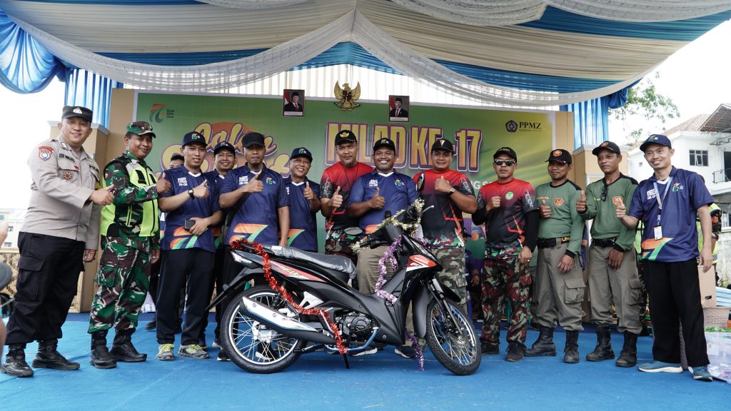 KUSWOTO WARGA KASEGERAN CILONGOK IKUT JALAN SEHAT MILAD KE 17 MBS ZAM-ZAM, PULANG BAWA MOTOR REVO